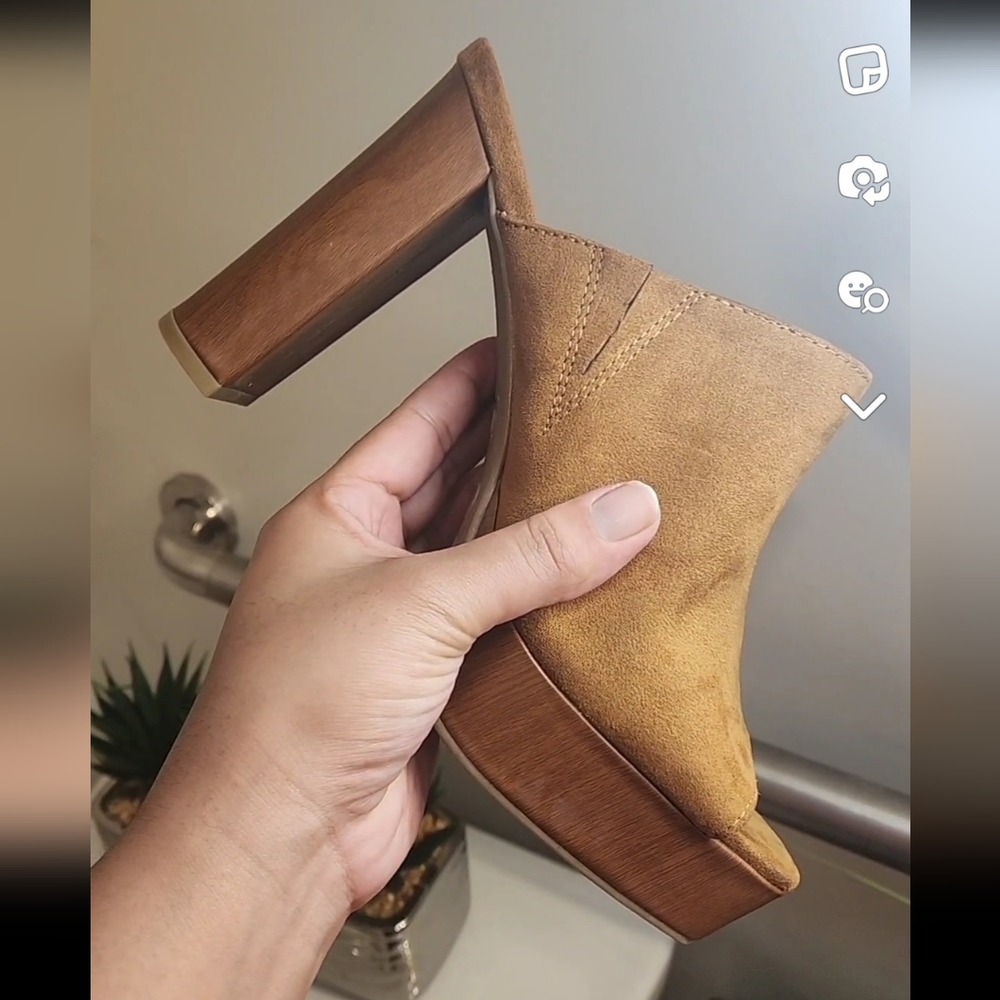 ROGUE WOODEN HEEL
